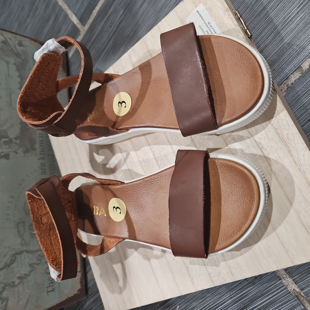 Girls sandal